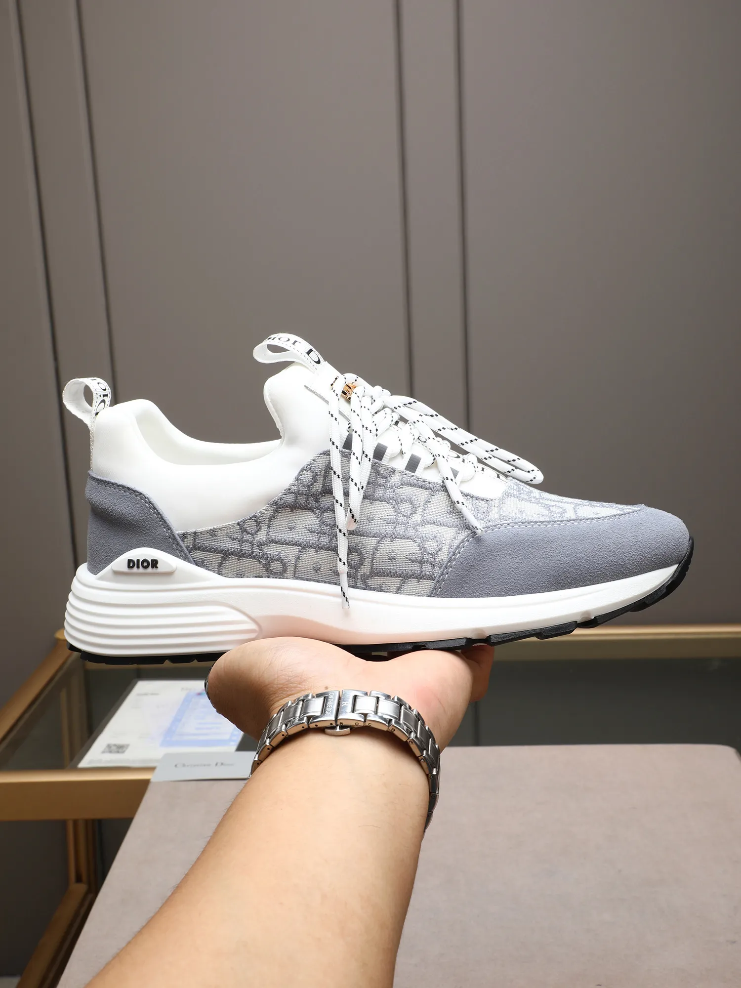 Men's shoes 💰440 💰Dior [Dior] 😘😘High-end series of casual men's shoes, simple and elegant👍👍👍The upper is made of first-layer genuine leather spliced ​​with Dior's special material [sun][sun]; imported first-layer sheepskin lining; special outsole, wear-resistant, lightweight, the overall design is harmonious and unified without lacking personality 👣🌟✨You deserve it! 3 colors😍Sizes 38~44. (45 custom-made) The picture above is a big seller🔥🔥🔥